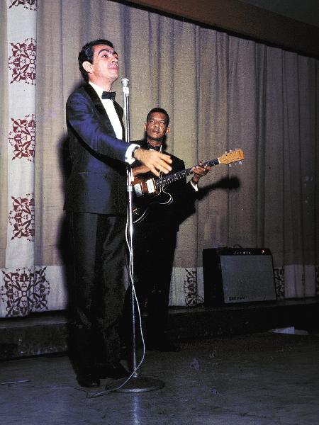 O ator e humorista Chico Anysio em cena nos anos 1970: palavrões escandalizaram censor na plateia - Acervo UH/Folhapress