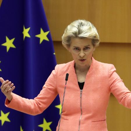 Presidente da Comissão Europeia, Ursula von der Leyen, discursa no Parlamento europeu em Bruxelas - Reuters