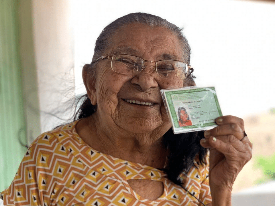 Em Pernambuco, idosa de 111 anos recebe RG pela 1ª vez
