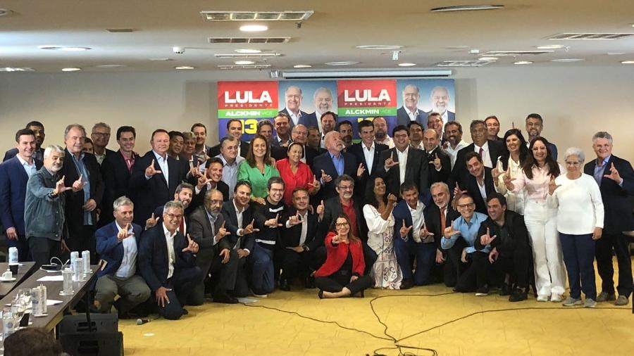Lula recebe governadores e senadores para receber apoio para o 2º turno - Lucas Borges Teixeira/UOL