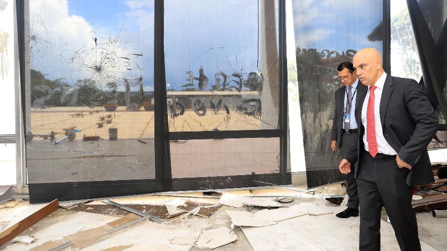 11.jan.2023 - Alexandre de Moraes faz vistoria em prédio do STF após depredações durante atos golpistas - Rosinei Coutinho/SCO/STF