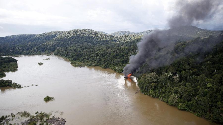 Operação de combate a garimpo ilegal de ouro no rio Jamanxim, no Pará  - Felipe Werneck/Ibama/Divulgação