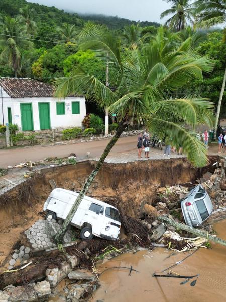 Estrago causado pelas chuvas em Ilhabela, litoral norte de São Paulo - 19.fev.2023 - Caio Gomes/PMI