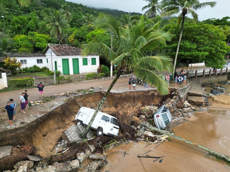 Estrago causado pelas chuvas em Ilhabela, litoral norte de São Paulo - 19.fev.2023 - Caio Gomes/PMI - 19.fev.2023 - Caio Gomes/PMI