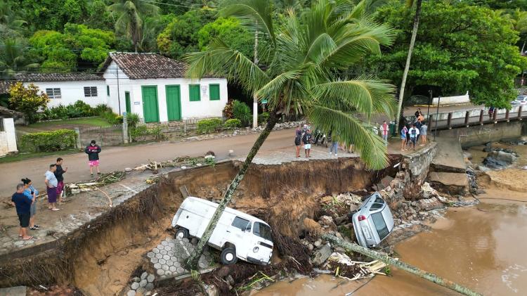 Estrago causado pelas chuvas em Ilhabela, litoral norte de São Paulo