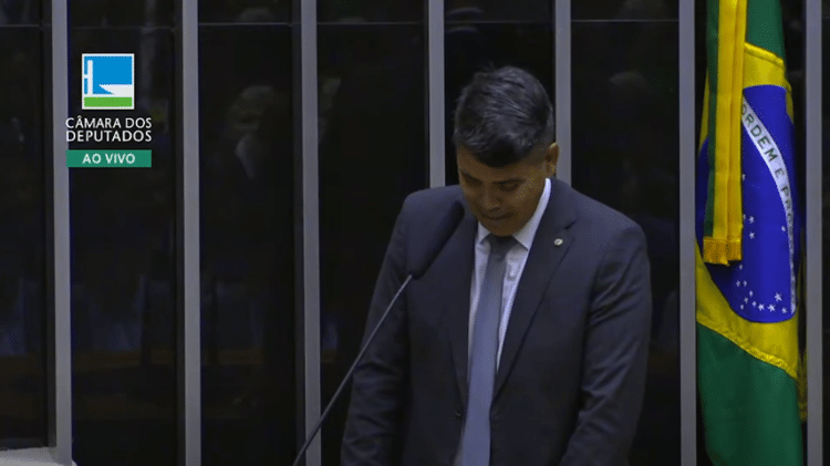 Agredido, o deputado Messias Donato chorou no plenário da Câmara dos Deputados