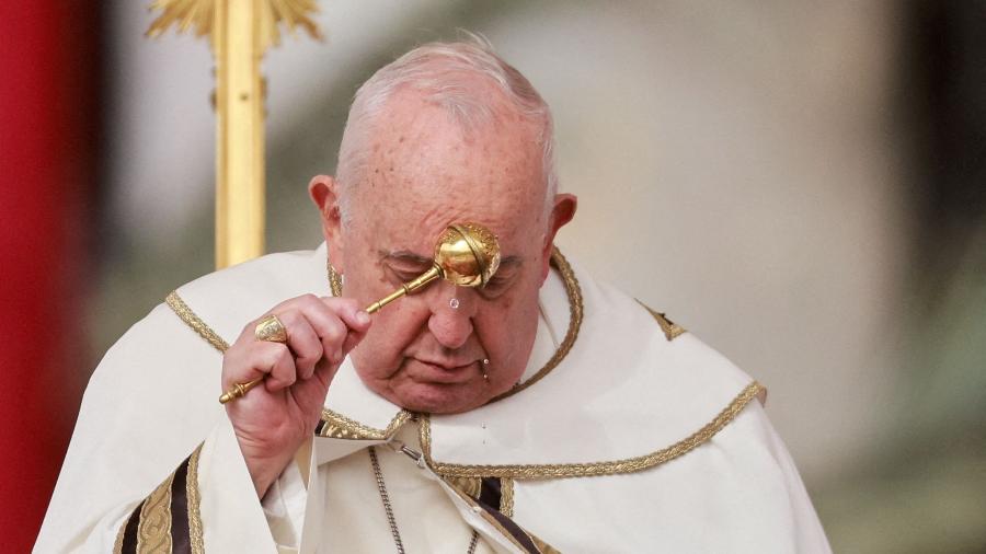 Papa Francisco celebra missa de Páscoa na Basílica de São Pedro