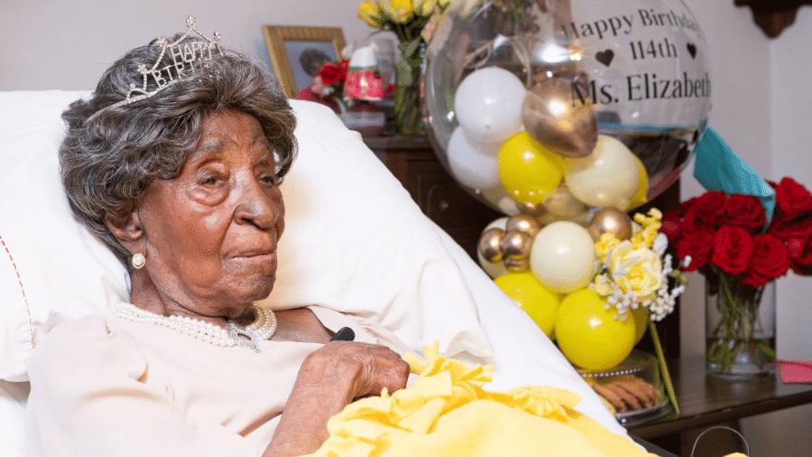 Elizabeth Francis, apelidada de 'rainha Elizabeth Houston', morreu nesta semana aos 115 anos