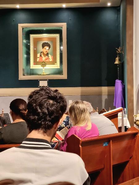 Estudantes costumam frequentar a paróquia antes ou depois das aulas Estudantes costumam frequentar a paróquia antes ou depois das aulas