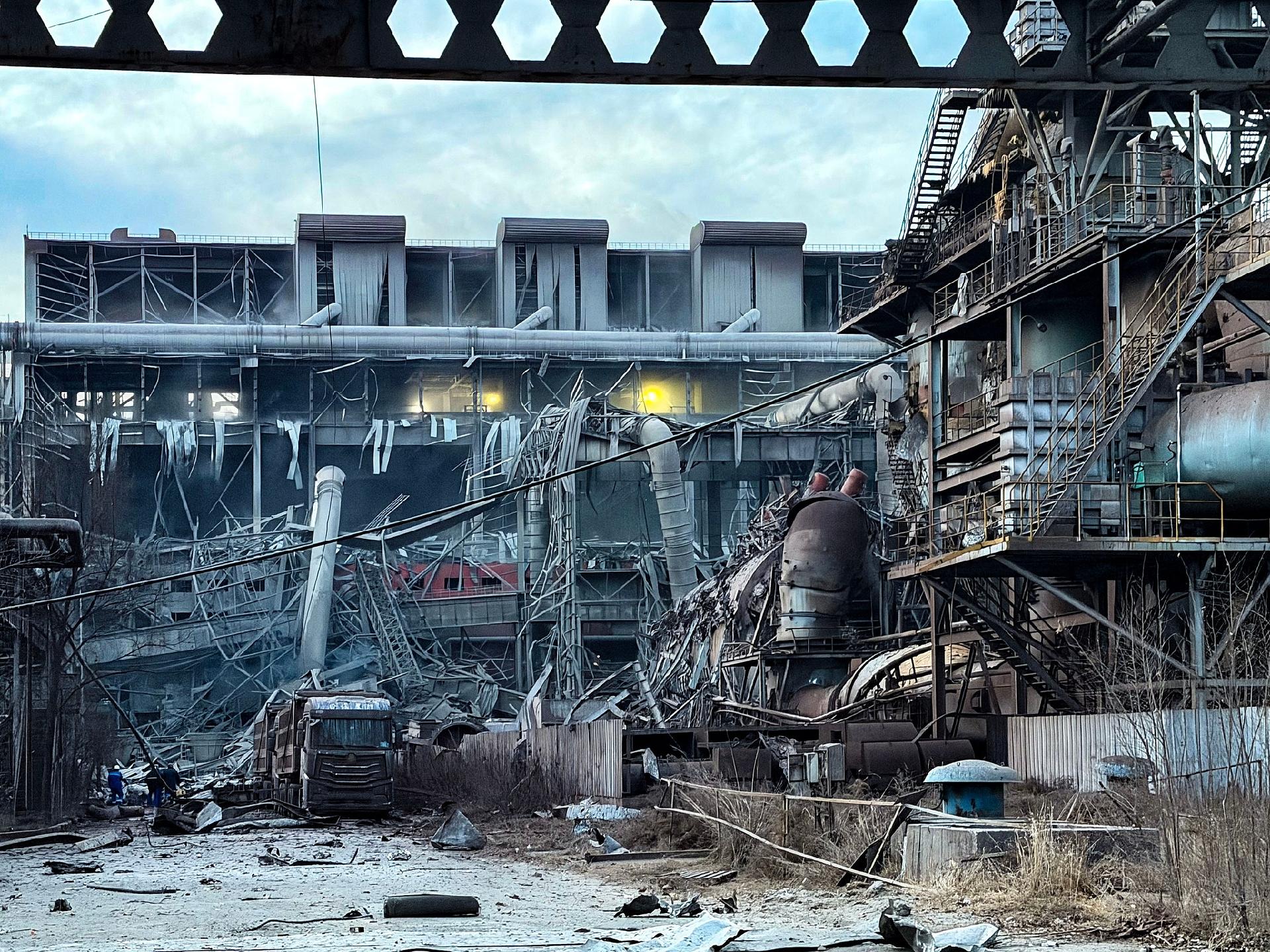 Interior da fábrica de aço em Baotou, na Mongólia Interior; ao menos duas pessoas morreram na explosão seguida de incêndio - undefined