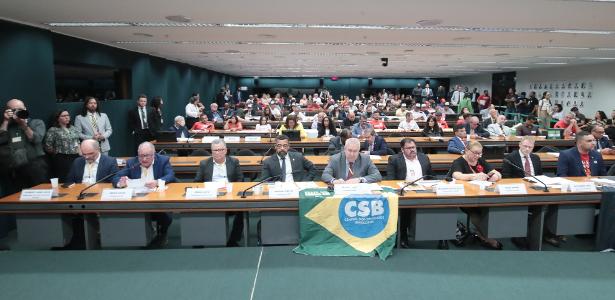 Líderes sindicais defendem fim da escala 6x1 sem compensação ou transição