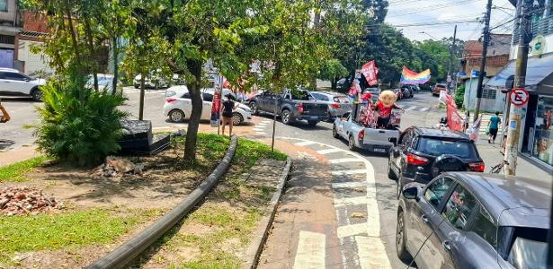 Fumaça de caminhão faz Haddad interromper carreata no Grajaú