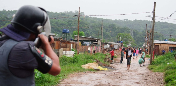 PM cumpre reintegração de posse de terreno em São Mateus, na zona leste da capital paulista - Peter Leone/Futura Press/Estadão Conteúdo