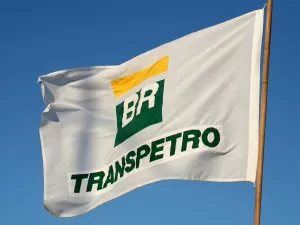 Dois trabalhadores morrem após plataforma da Transpetro em Angra dos Reis desabar