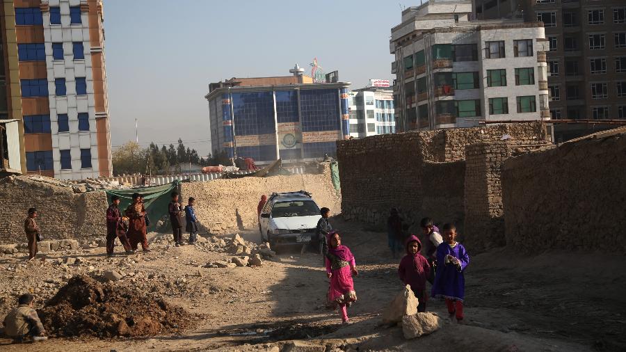 20.nov.2018 -- Crianças moradoras de Cabul, no Afeganistão - Rahmat Alizadah/Xinhua
