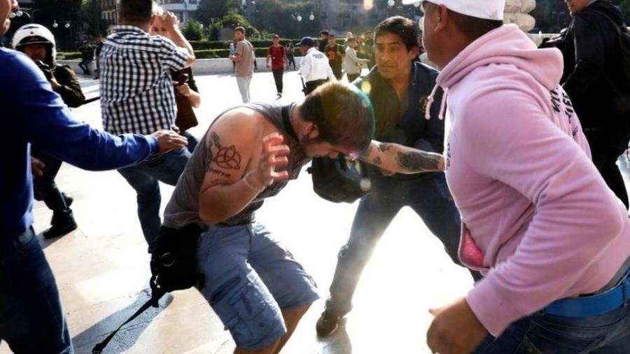 Houve confronto entre membros da comunidade LGBT e apoiadores de Zapata - Reuters