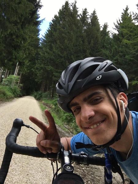 Kleon Papadimitriou, de 20 anos, pedalou por 48 dias e 3500km até chegar em casa, na Grécia - Reprodução/Instagram