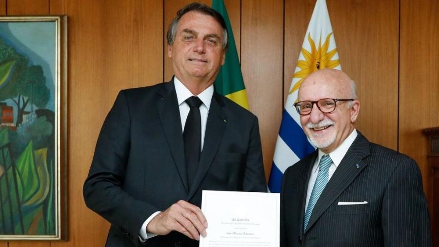 Presidente Jair Bolsonaro e o novo embaixador do Uruguai no Brasil, Guillermo Valles Galmés - Carolina Antunes/PR