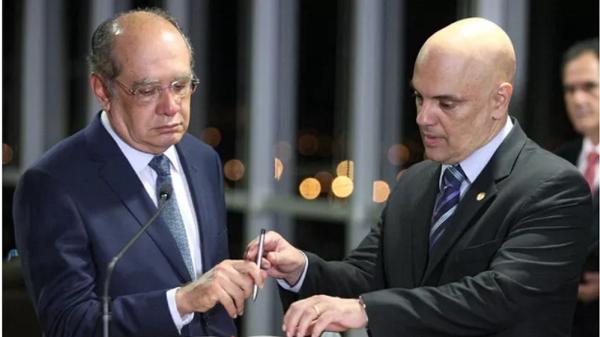 Gilmar Mendes e Alexandre de Moraes em foto de 2021. Gilmar disse que Moraes tem apoio e confiança do Supremo em seus atos no processo que envolve Bolsonaro