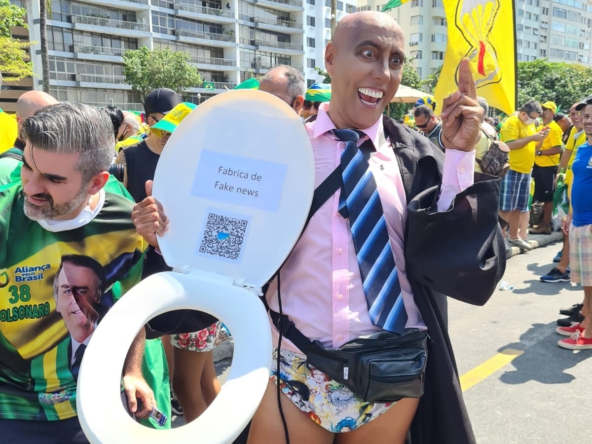 Próximo presidente do TSE, Moraes foi principal alvo de atos com Bolsonaro