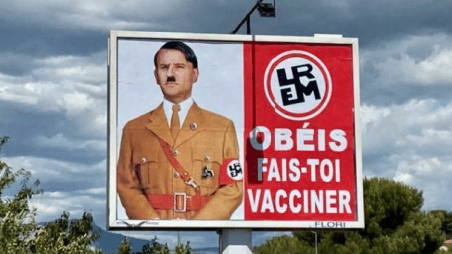 O cartaz foi exibido este ano em dois outdoors localizados na estrada próximo à entrada de Toulon e critica Macron pela vacinação obrigatória na França - Arquivo pessoal/RFI