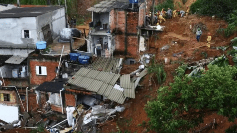 Deslizamento provocou mortes em Franco da Rocha (SP) - Reprodução/Reuters