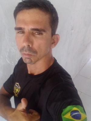 Adalton Silva, ex-militar do Exrcito, fez apelo ao governo brasileiro para pedir apoio ao grupo que pretende se alistar para a guerra na Ucrnia - Arquivo pessoal
