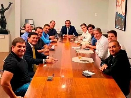 João (ao lado de Arthur Lira) e Edmundo Catunda (primeiro à esq.) se reuniram com lideranças do Progressistas em março em Brasília - Reprodução/Instagram