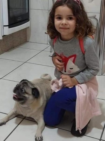 Luna Victorique Zabatiero Carlota, de 5 anos, estava sozinha em casa no momento da queda - Redes sociais