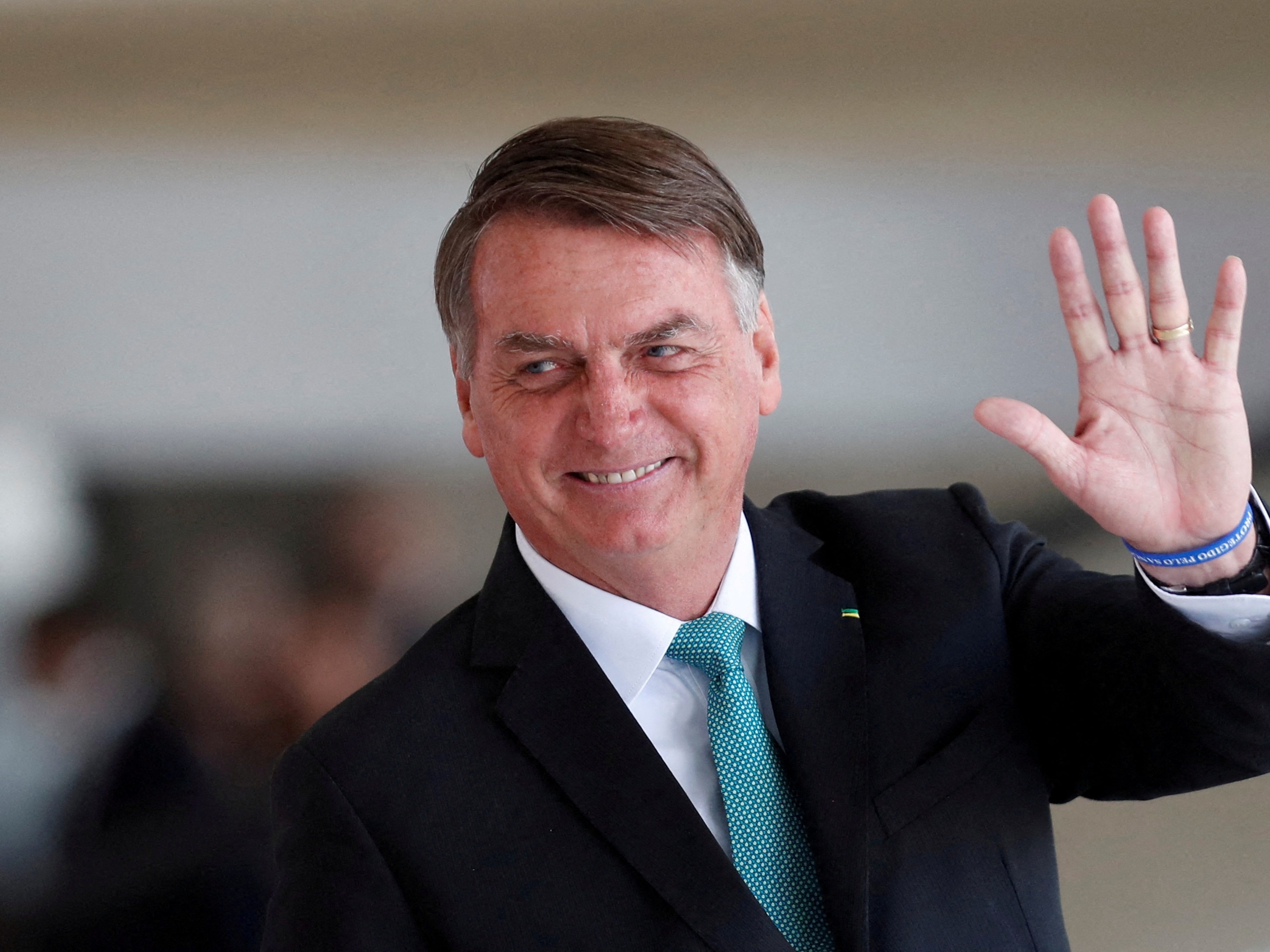 Caminhoneiros e taxistas terão duas parcelas de voucher em agosto, diz Bolsonaro