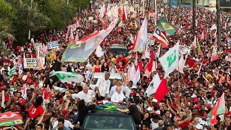 12.out.2022 - Lula (PT) e Jerônimo (PT) fazem caminhada no circuito Barra-Ondina, em Salvador - Ulisses Dumas - Ulisses Dumas