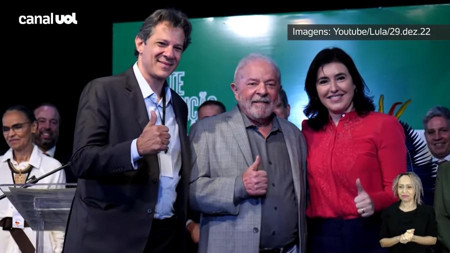 Haddad, Lula e Simone Tebet posam para foto durante anúncio de novos ministros - Reprodução/ Canal UOL