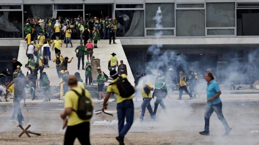 Bolsonaristas invadiram três prédios: Palácio do Planalto, Congresso e Congresso Nacional - Reuters