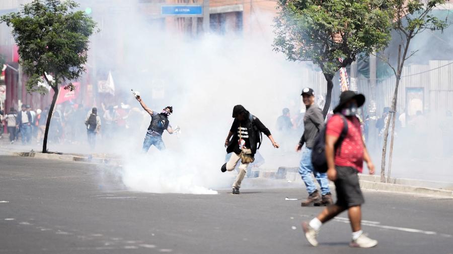 Manifestantes protestam contra o governo de Dina Boluarte