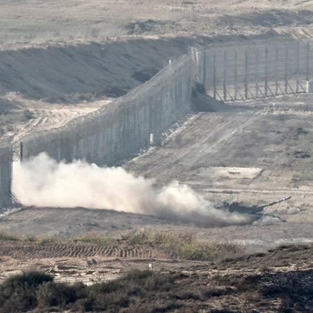Tanques de Israel atravessam fronteira com a Faixa de Gaza