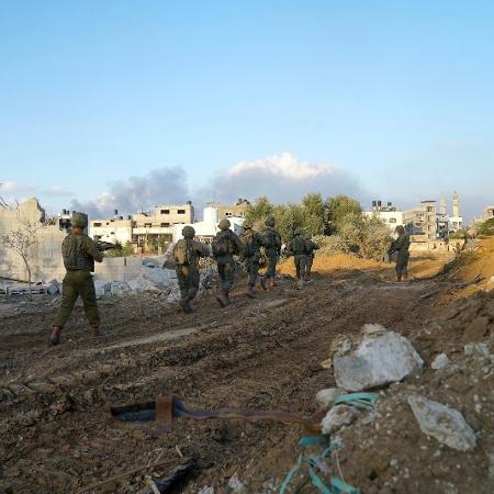 Tropas de Israel operando na Faixa de Gaza em meio à guerra contra o Hamas