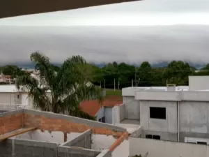 Sinal de tempestade chegando: o que são as 'nuvens de prateleira' no RS