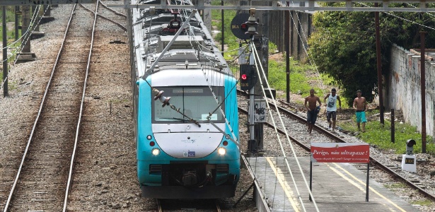 12.out.2016 - Trem chega na estação em Paciência, na zona oeste do Rio de Janeiro.  - Fernando Maia/UOL