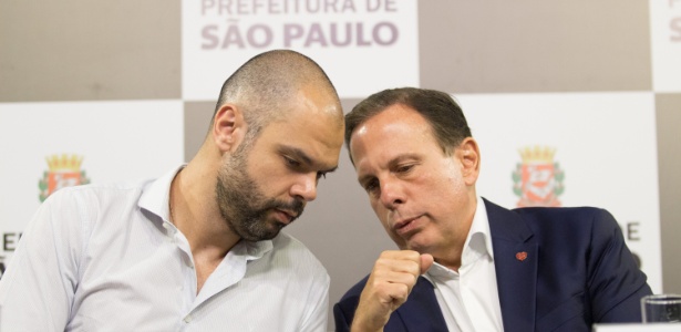 28.mar.2018 - Prefeito de São Paulo, João Doria (d), e o vice, Bruno Covas, ambos do PSDB, concedem entrevista na sede da Prefeitura - ANANDA MIGLIANO/O FOTOGRÁFICO/ESTADÃO CONTEÚDO