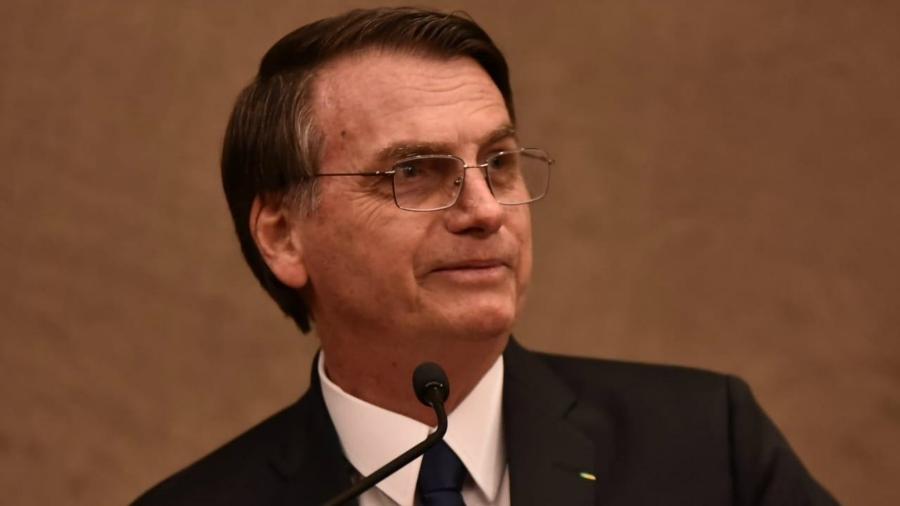 10.dez.2018 - Bolsonaro usa terno com detalhe verde-amarelo em sua diplomação - Rafael Carvalho/Divulgação