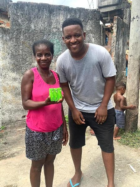 Douglas Pinheiro usou doações para seu projeto e bônus de supermercado para ajudar moradores de favela em Niterói (RJ) - Imagem cedida ao UOL