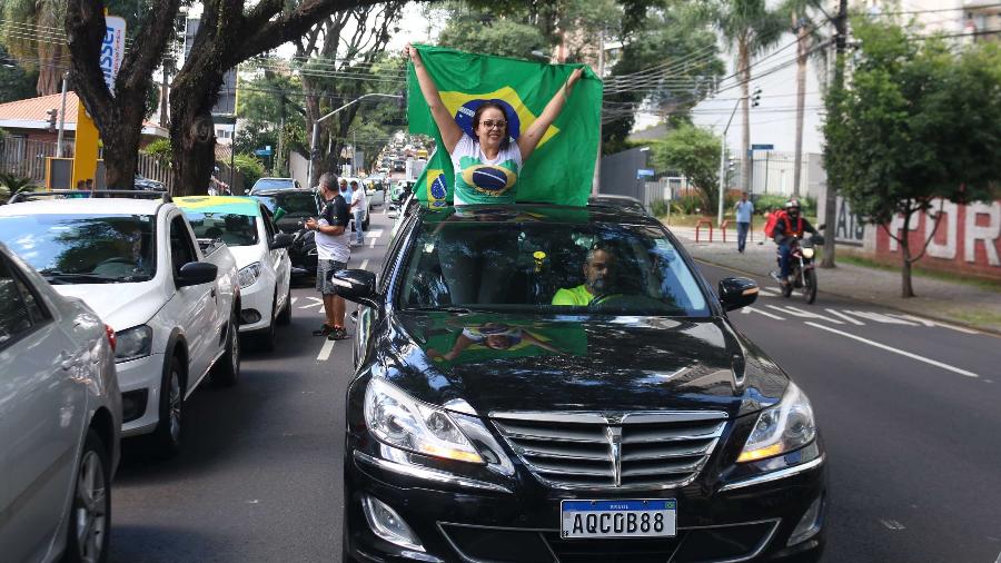 Carreata em Curitiba (PR) hoje em apoio ao presidente Jair Bolsonaro - EDUARDO MATYSIAK/FUTURA PRESS/FUTURA PRESS/ESTADÃO CONTEÚDO
