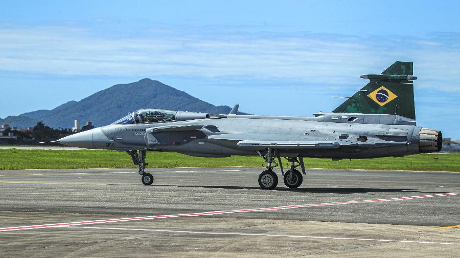 Novo caça Gripen, da FAB, no Aeroporto de Navegantes, no litoral norte de Santa Catarina - Lúcio Rila/Ishoot/Estadão Conteúdo