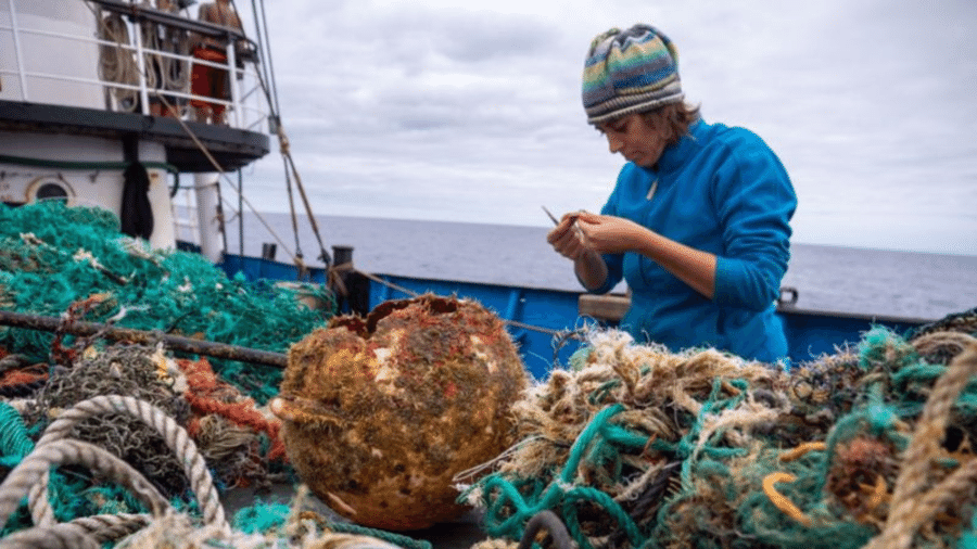 Os pesquisadores colaboraram com o Ocean Voyages Institute para coletar detritos do oceano - OCEAN VOYAGES INSTITUTE