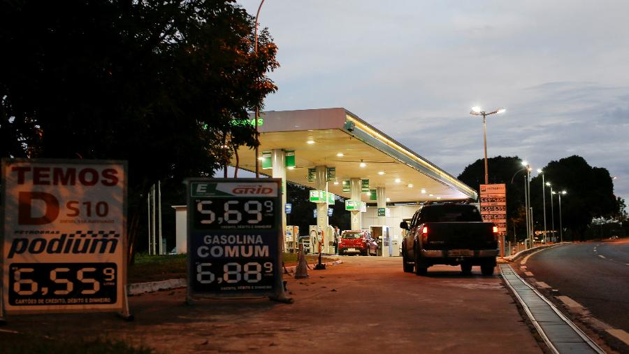 Só o preço médio do óleo diesel S10, menos poluente, foi de R$ 5,668 para R$ 5,912 em uma semana - Adriano Machado/Reuters