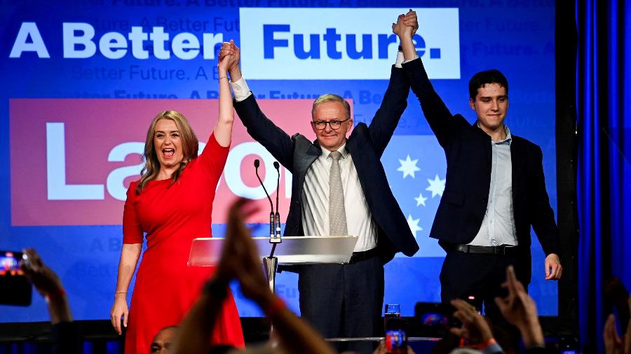 "O povo australiano votou pela mudança. Sinto-me honrado por esta vitória", disse Albanese a seus apoiadores - JAIMI JOY/REUTERS