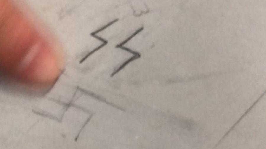 Alunos encontraram símbolos nazistas na escola municipal Linneu Prestes, na zona sul de São Paulo - Arquivo pessoal