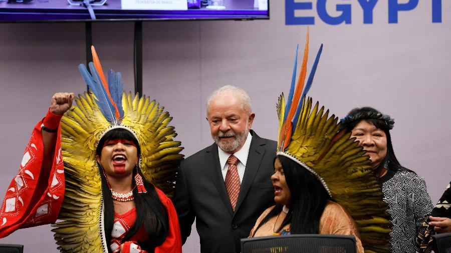 Presidente eleito Luiz Inácio Lula da Silva participa de reunião com povos indígenas do mundo durante COP27, no Egito - 17.nov.2022 - Mohammed Salem/Reuters