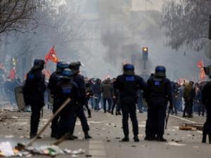 Violence in Paris - SARAH MEYSSONNIER/REUTERS - SARAH MEYSSONNIER/REUTERS