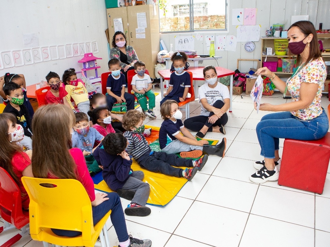 Jogo de talk show para a pré-escola